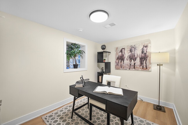 Building Photo - 2541 N 76th Ave