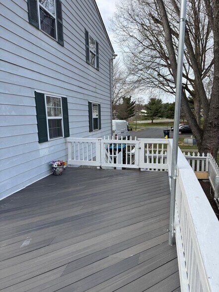 Building Photo - 1467 Charlestown Dr