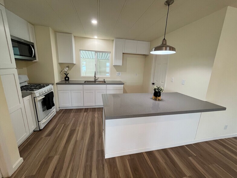 Kitchen - 73210 Broadmoor Dr