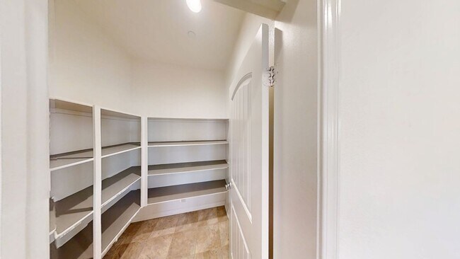 Building Photo - Beautiful 3Bed 2.5Bath