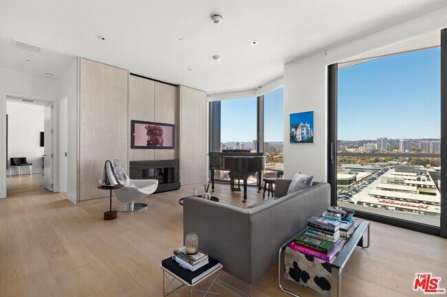 Building Photo - 211 Elm Ct