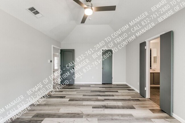 Building Photo - 8805 Wood Glen Dr