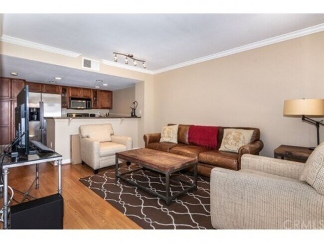Building Photo - RB 1 Br 1 Bath Granite Kitchen Luxury Condo $2400 Avail July 1st