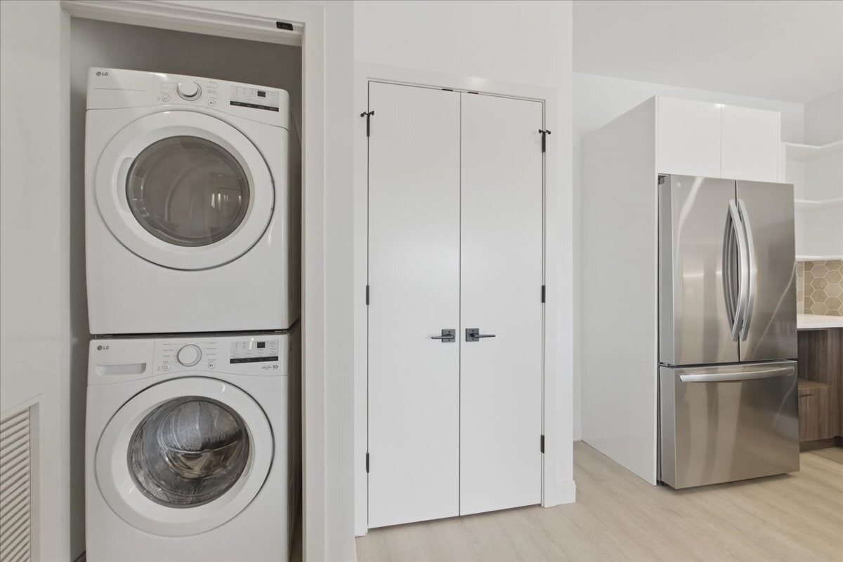 Building Photo - 948 W Sunnyside Ave