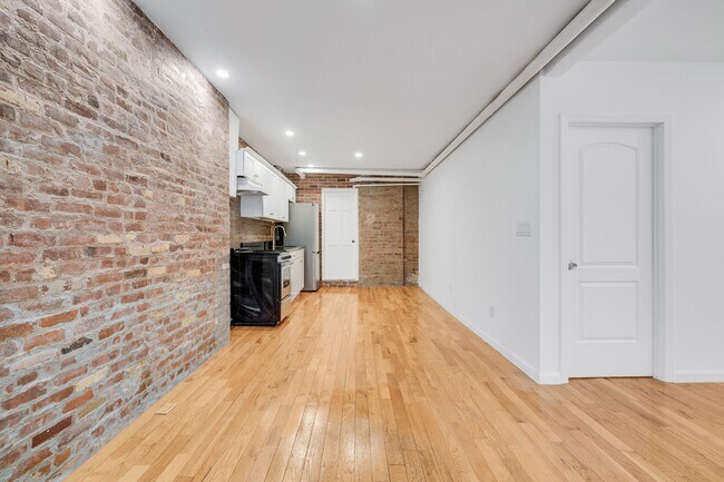 Building Photo - 384 Keap St