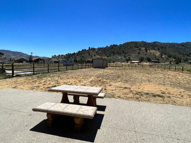 Building Photo - Beautiful Home 3BR/2Bath  on Bear Valley Springs Valley Floor