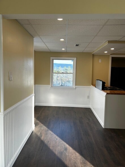 Building Photo - 444 Main St