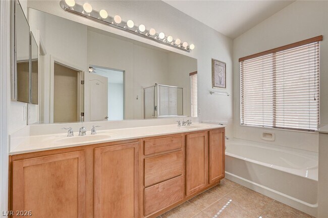 Building Photo - 5921 Altissimo St