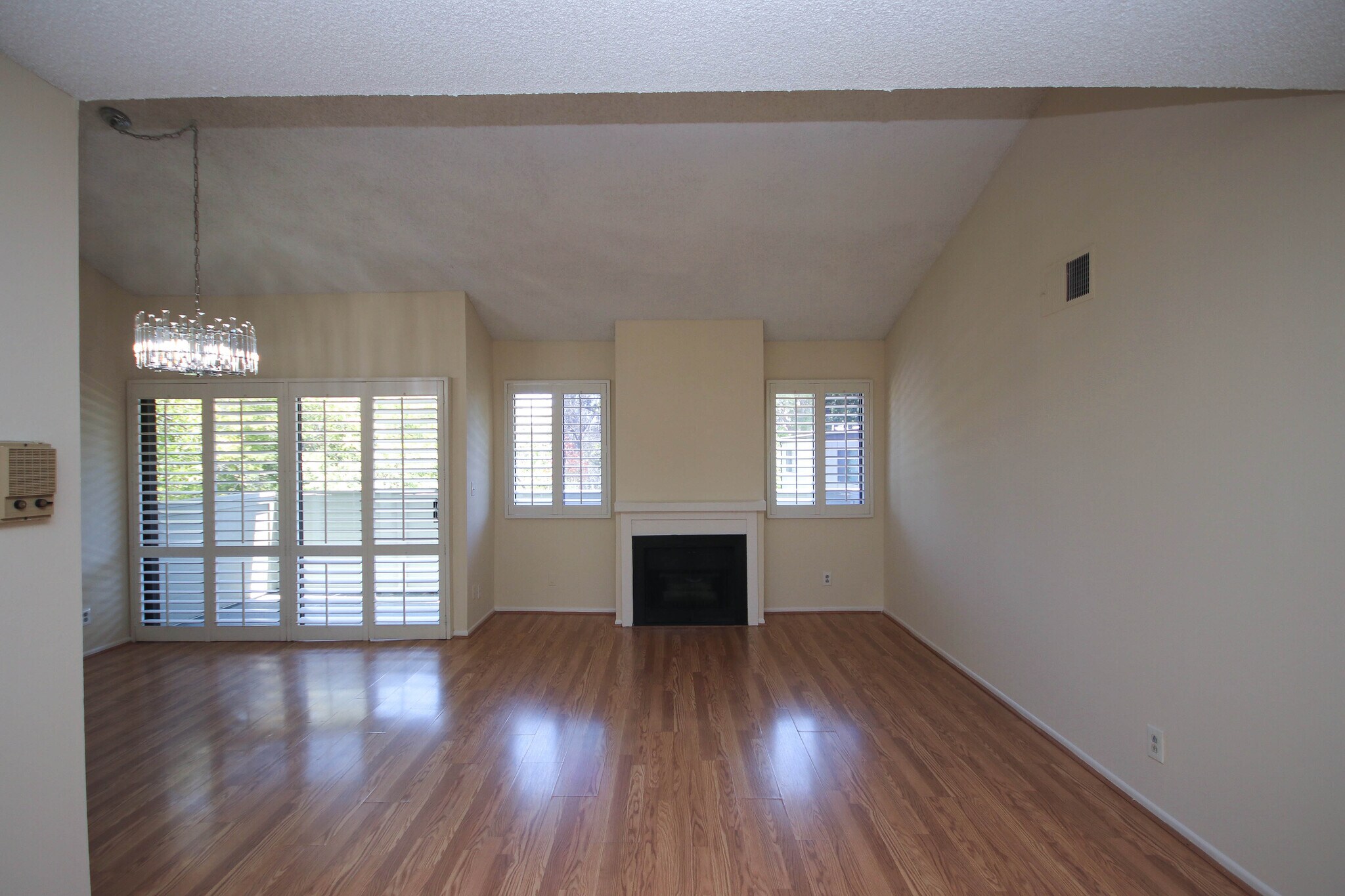 Building Photo - 542 N Orange Grove Blvd