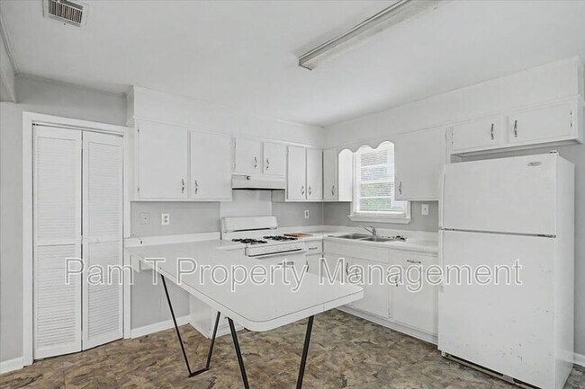 Building Photo - 2619 Livingston Ave