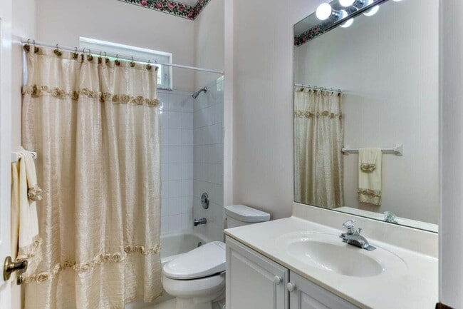 Building Photo - 1232 Avondale Ln