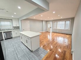 Building Photo - 11714 197th St