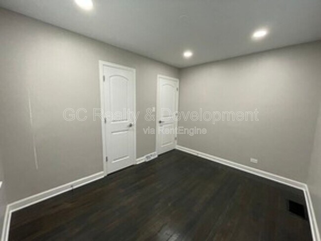 Building Photo - 4315 Stanley Ave
