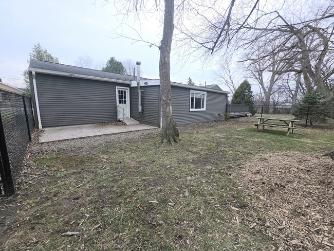 Building Photo - 4582 Maiden Ln