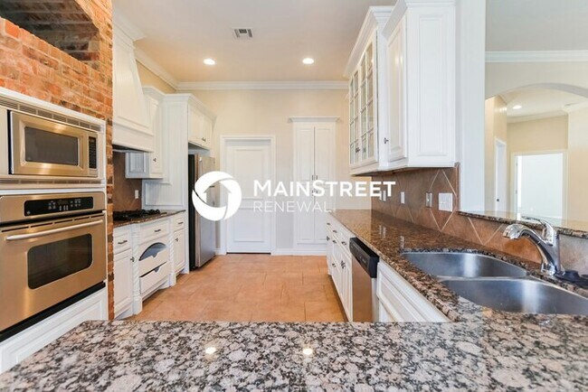Building Photo - 4 Bedroom Pet-Friendly Home in Edmond, OK with Main Street Renewal