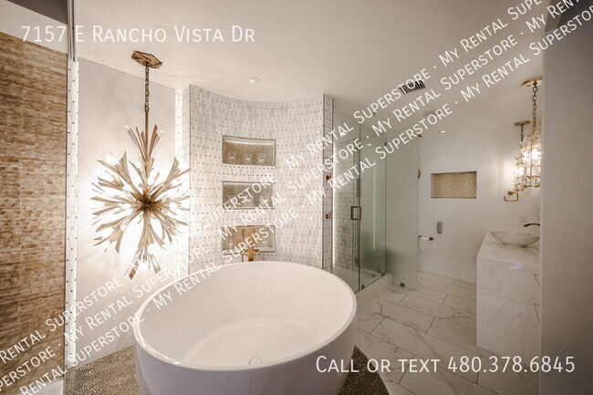 Building Photo - 7157 E Rancho Vista Dr