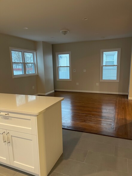 Building Photo - 34 Alenier St