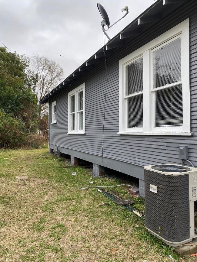 Building Photo - 2781 Sabine Pass Ave