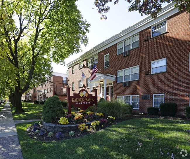 Building Photo - Radnor Manor