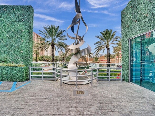 Building Photo - 17475 Collins Ave