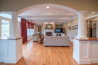 Building Photo - Charming Wyatt Farms Home with Stunning Vi...