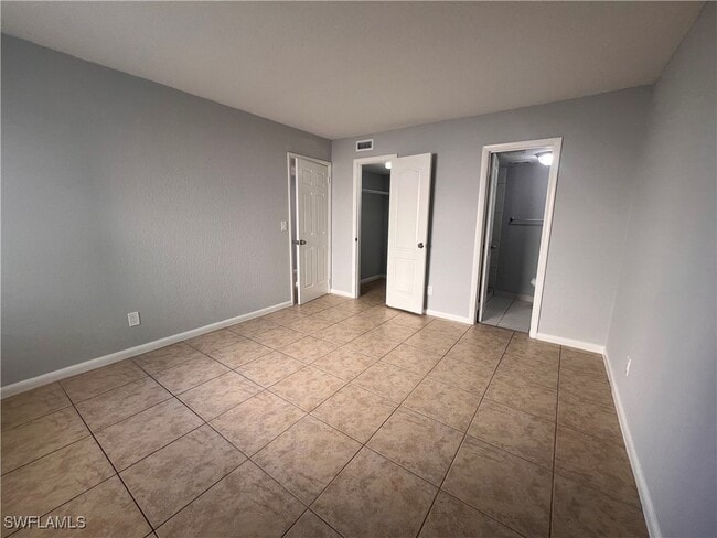Building Photo - 4601 Bayshore Dr