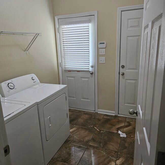 Building Photo - 118 Fleets Island Dr