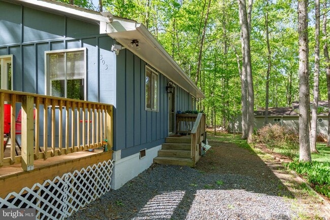 Building Photo - 303 Wilderness Dr