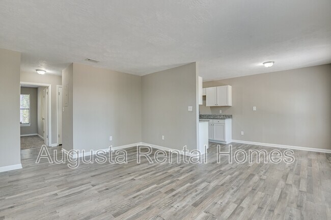 Building Photo - 150 Conifer Dr