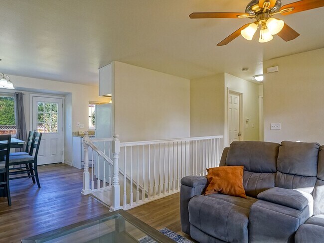 Building Photo - Adorable 4bdrm 2 bath Rancher