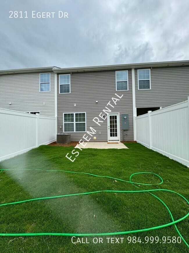 Building Photo - 2811 Egert Dr