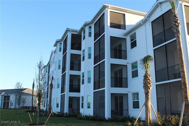 Building Photo - 15405 Grn Acrs Ave