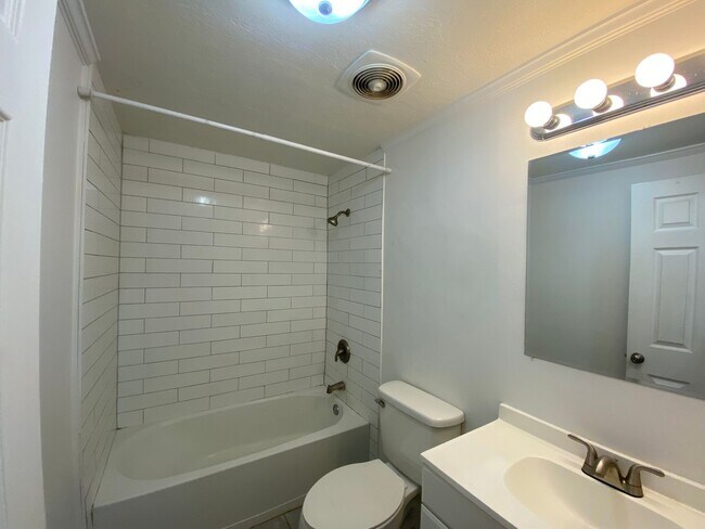 Building Photo - Take a Look at This 4 Bedroom 2 Bathroom Home in West Jordan UT!!