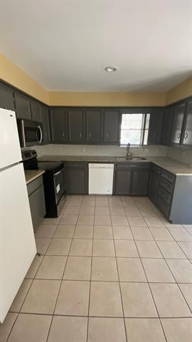 Building Photo - 524 Towne House Ln