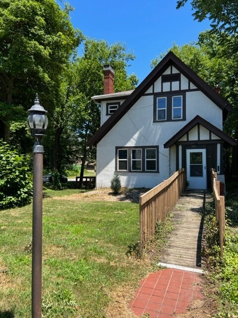 Building Photo - 5806 Ridge Ave