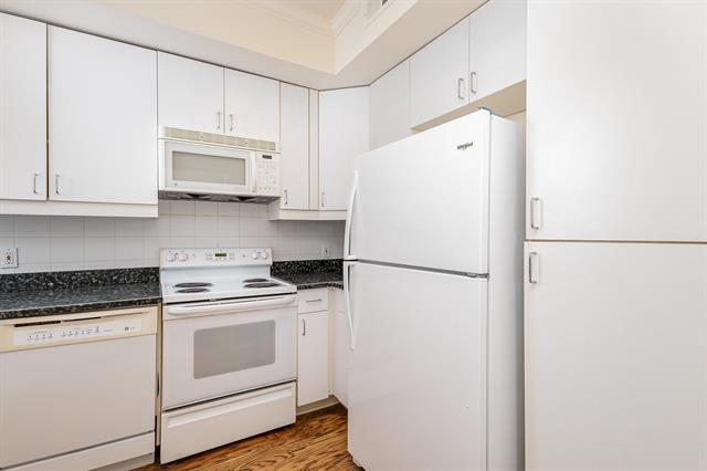 Building Photo - 4040 Avondale Ave