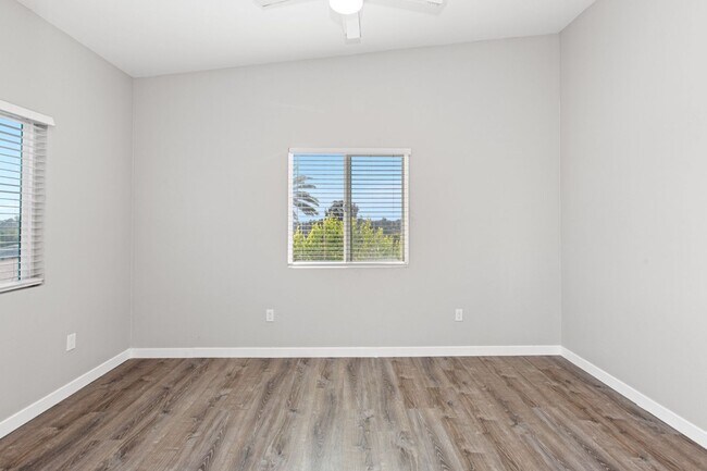 Building Photo - Private balcony + private patio!