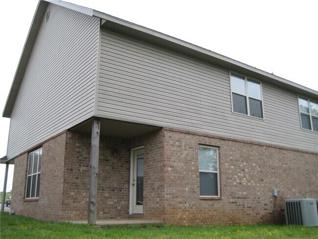 Building Photo - 3404 SW Deerfield Blvd