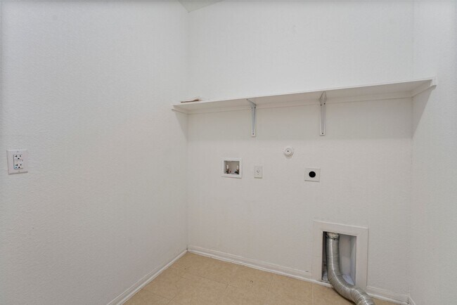 Building Photo - Stunning 4/2 Brand New Home in Kyle!
