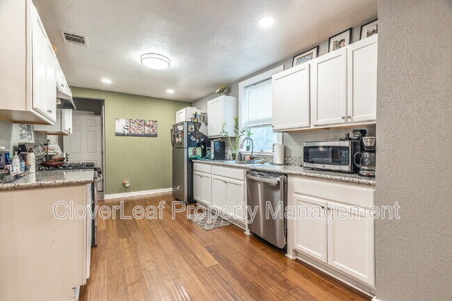 Building Photo - 432 E Drexel Ave