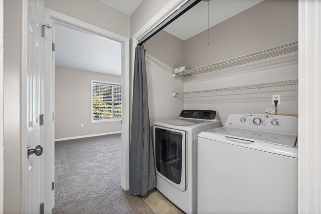 Building Photo - "Charming 2-Bed Townhome with Modern Comforts in Fort Mill – Your Cozy Retreat Awaits!"