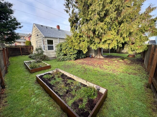 Building Photo - 2 Bedroom ~ 1 Bathroom House in SW Corvallis