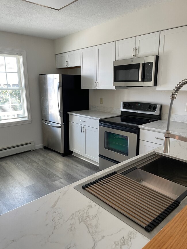 Building Photo - 60 Brickyard Rd