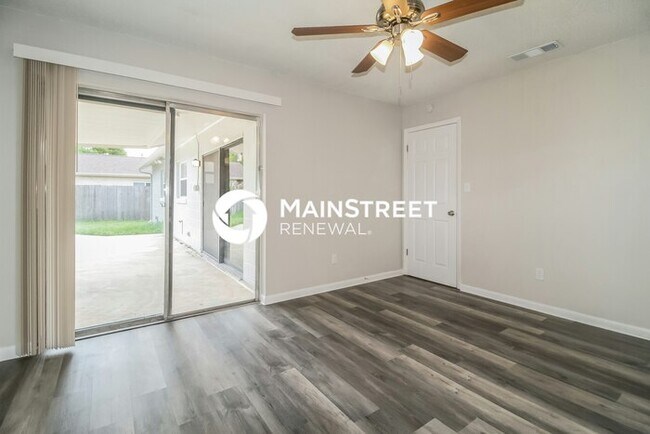 Building Photo - 3 Bedroom Pet-Friendly Home in FERN PARK, ...