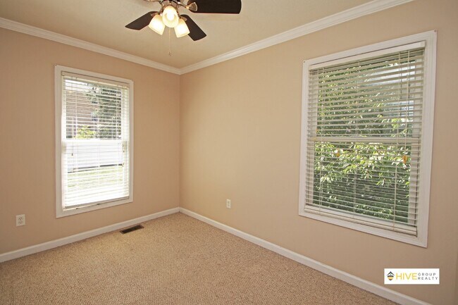 Building Photo - 760 Camelot Ln