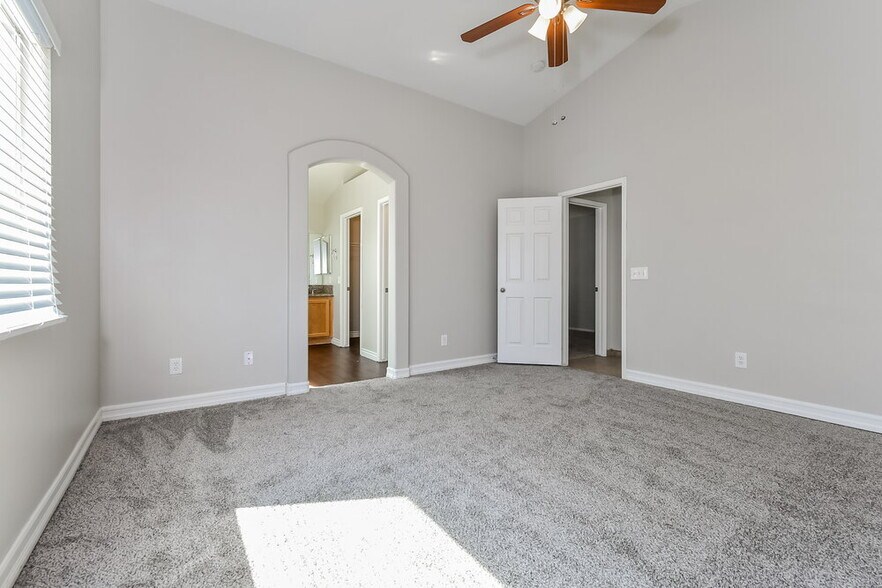 Building Photo - 2401 Cypress Island Ct