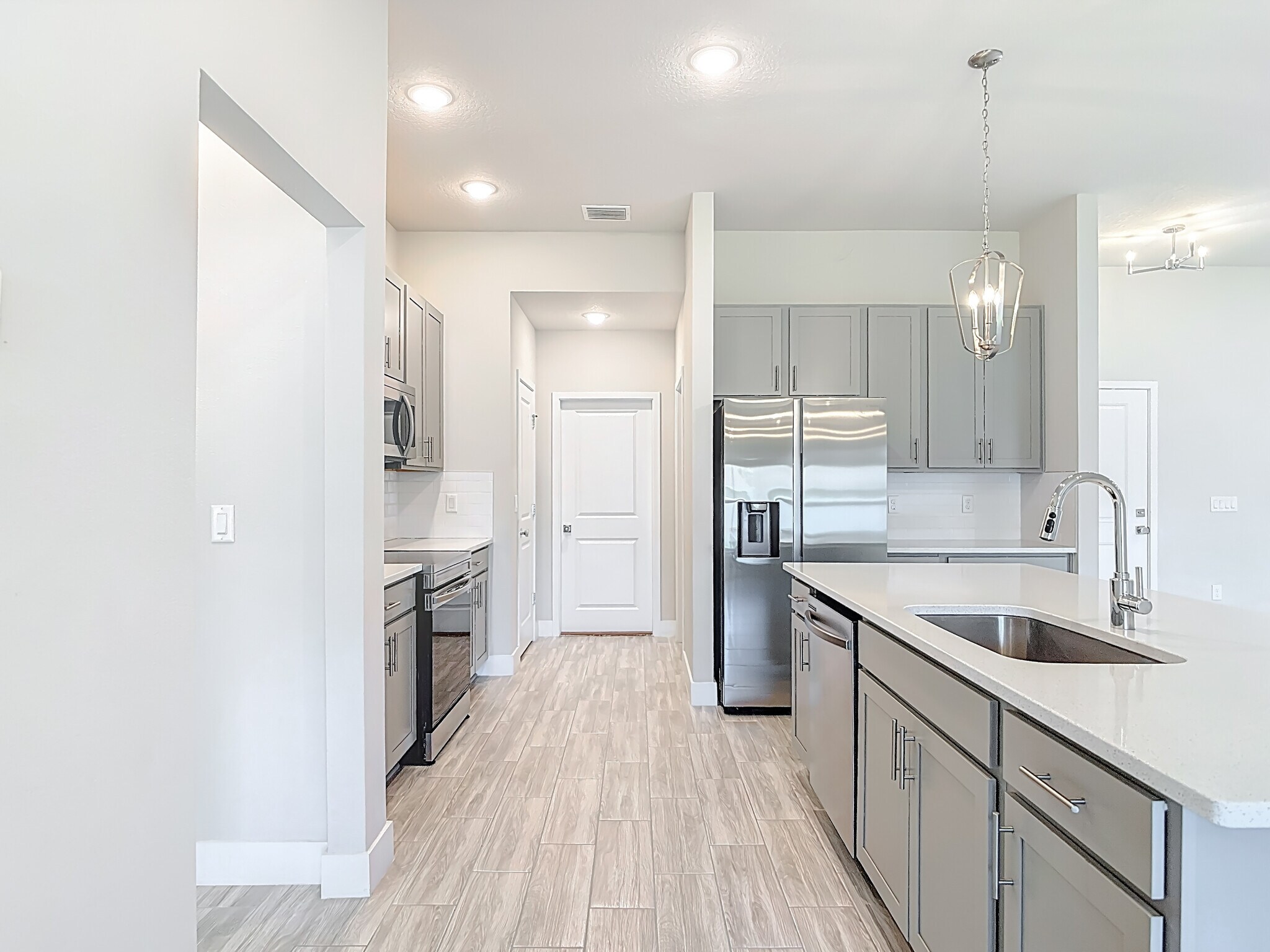 Building Photo - 60 Ballenger Ln