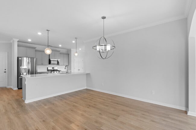Building Photo - 837 Peony Ln