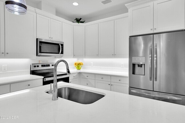 Building Photo - 358 Good Life Wy