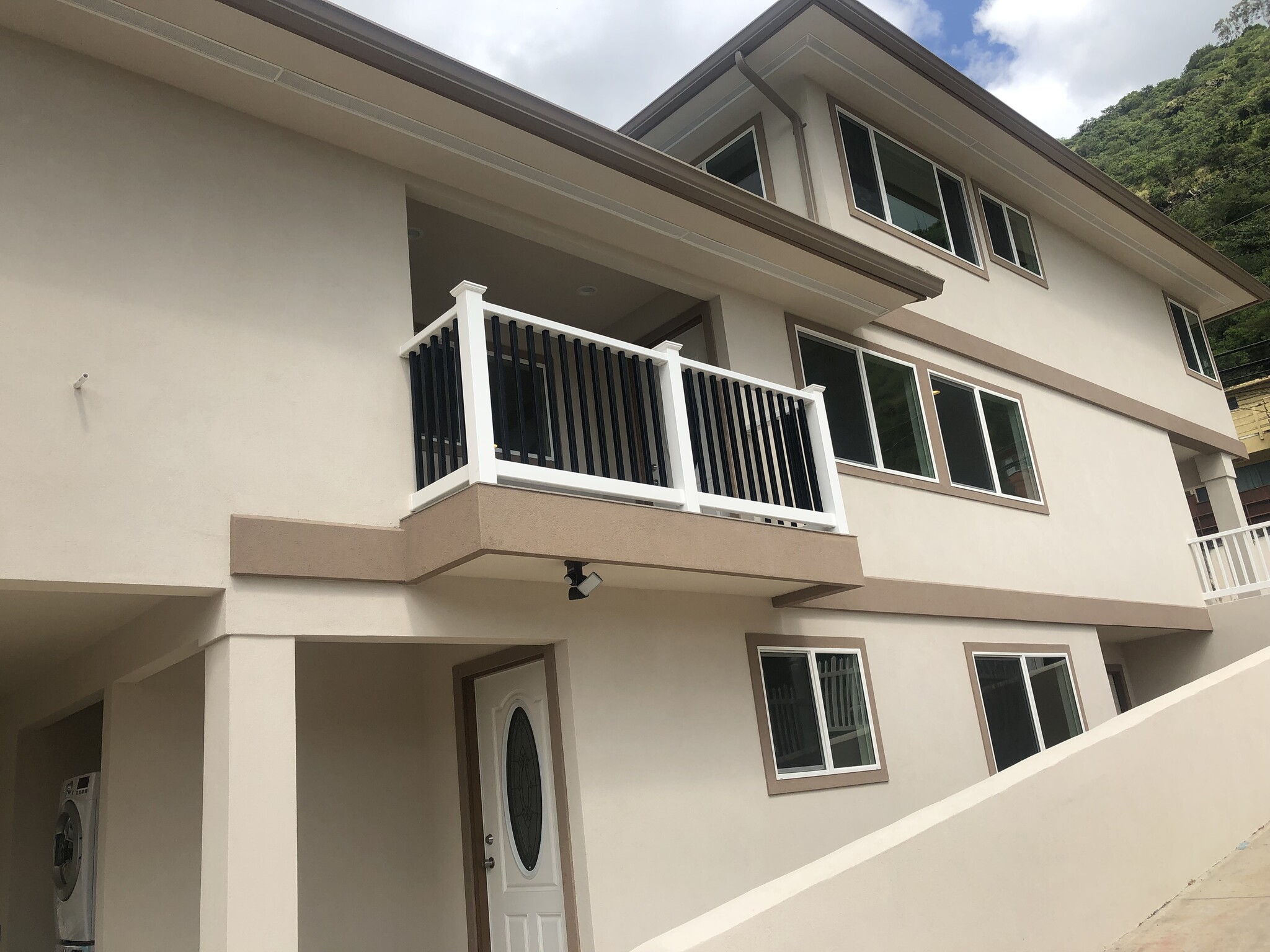 Building Photo - 2052 10th Ave